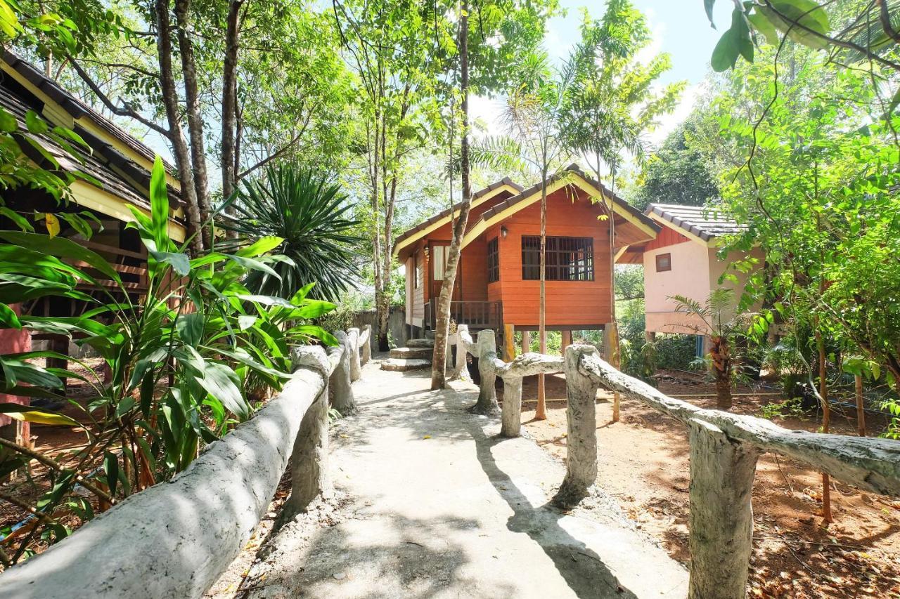 Oyo 604 Ruen Mai Horm Resort Trang Exterior photo